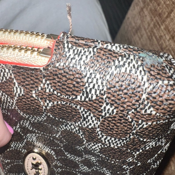 Coach wristlet - Picture 10 of 12